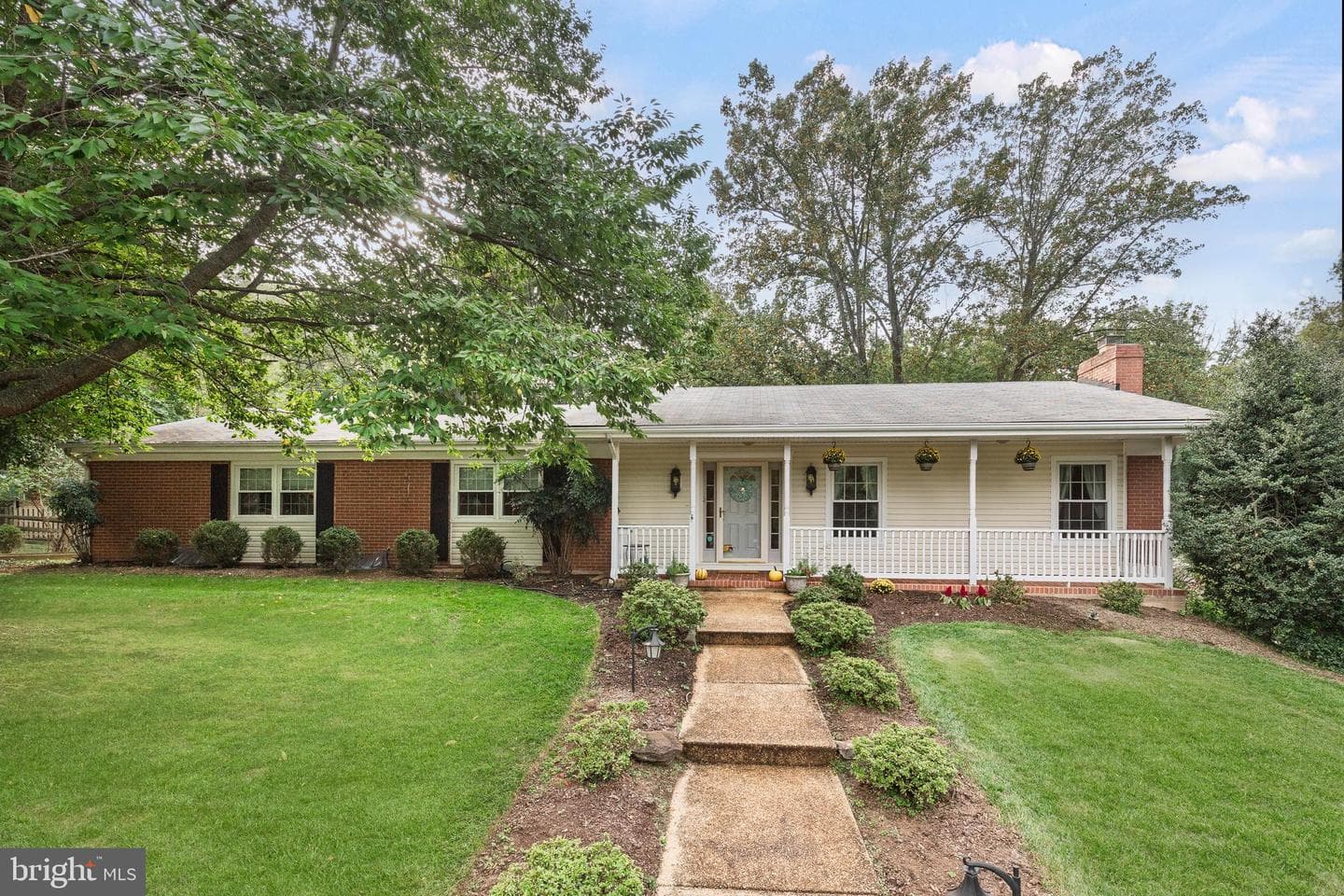 1402 Autumn Leaf Road photo 1