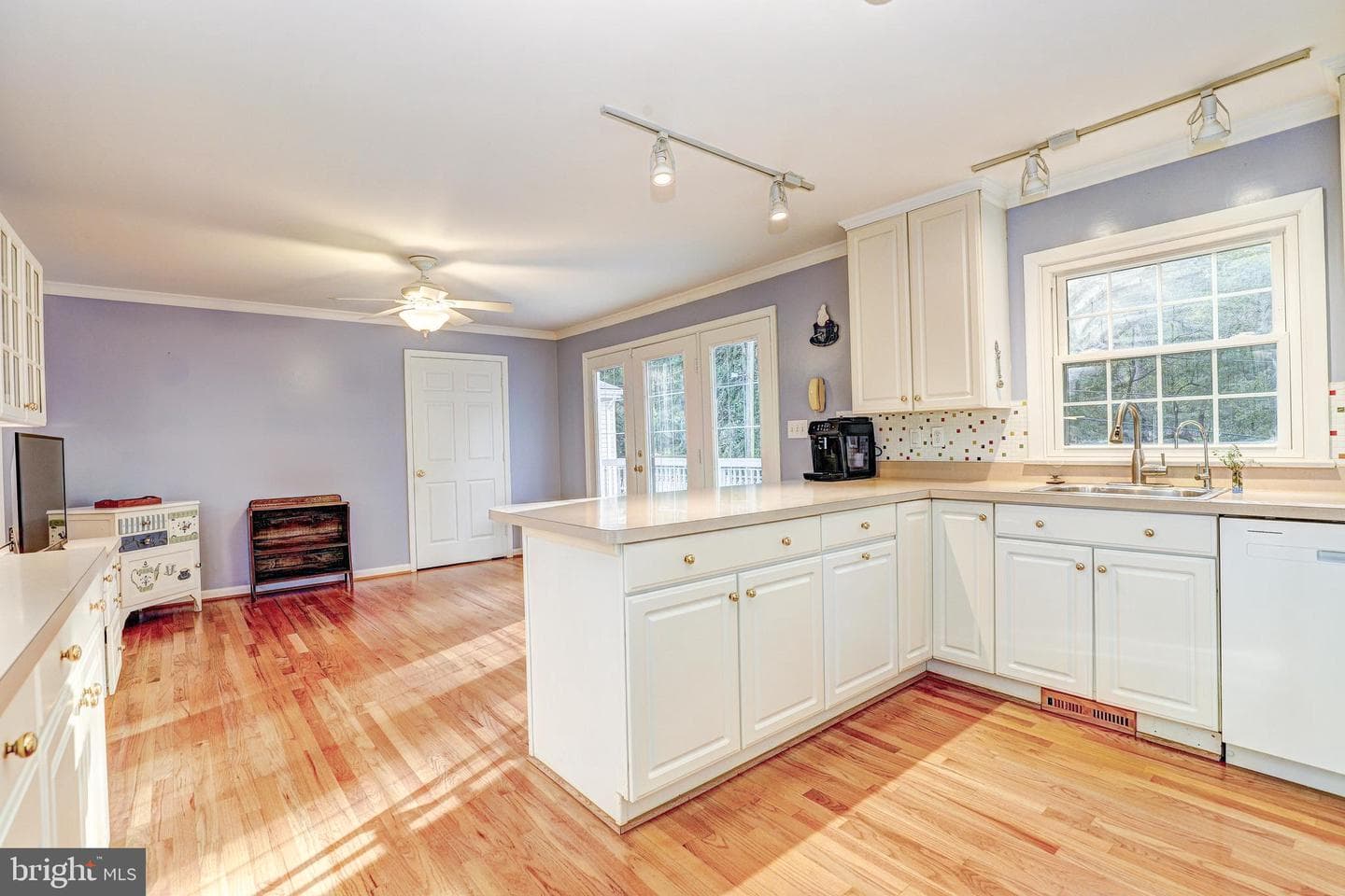 1402 Autumn Leaf Road photo 16