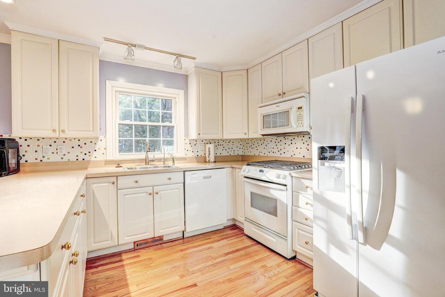 1402 Autumn Leaf Road photo 17