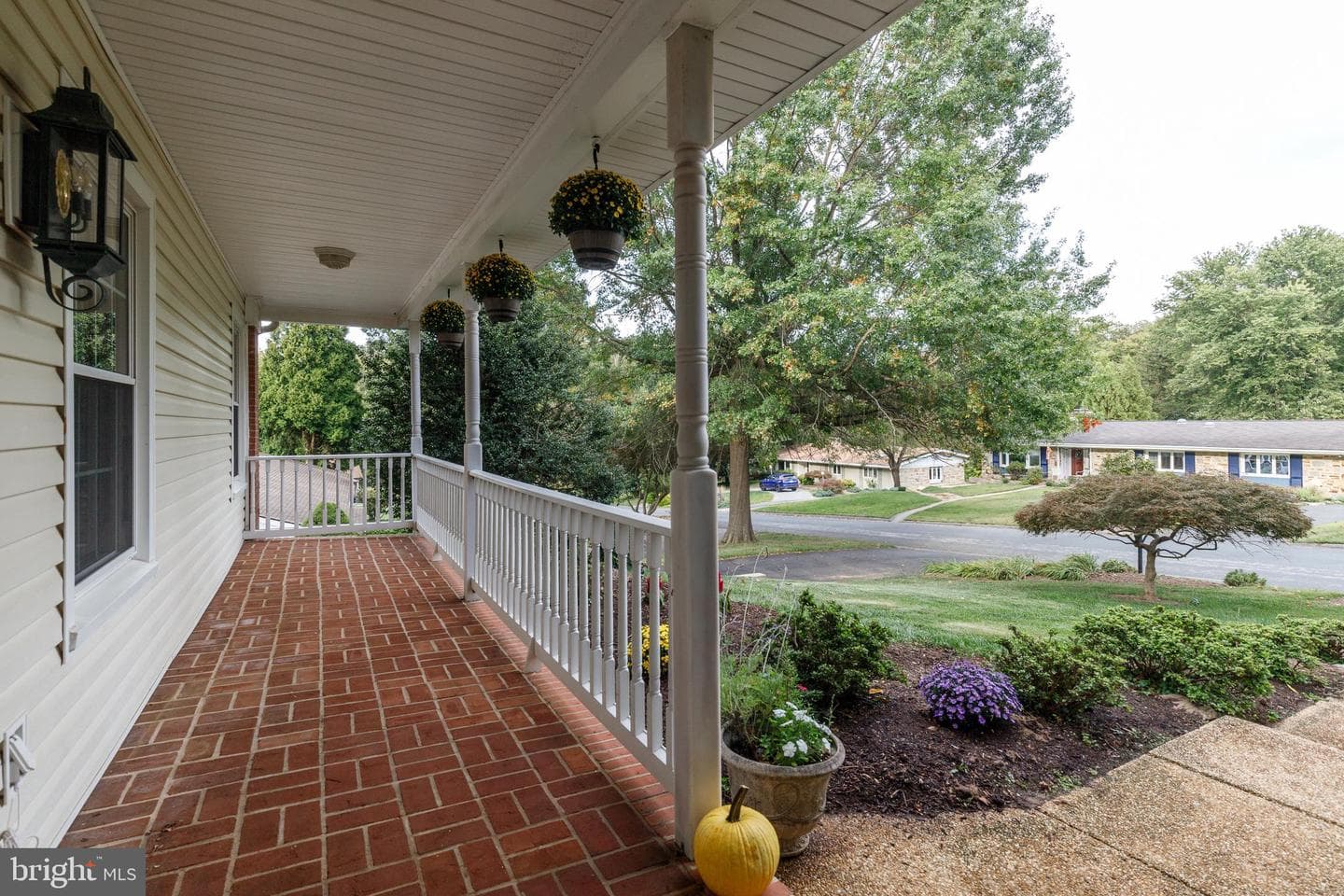 1402 Autumn Leaf Road photo 2