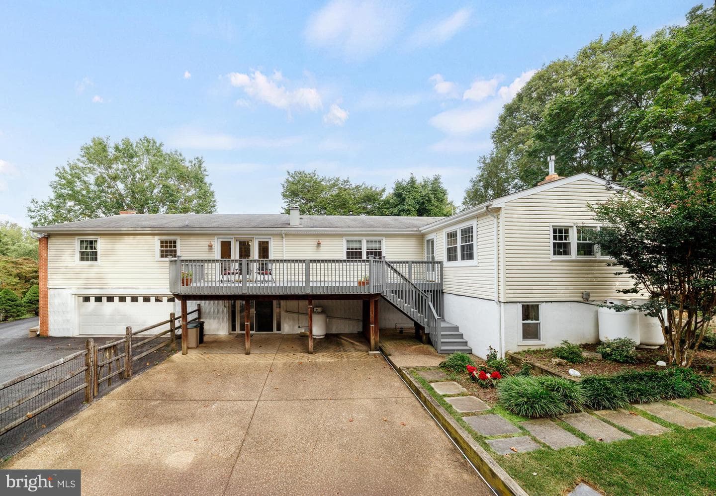 1402 Autumn Leaf Road photo 4