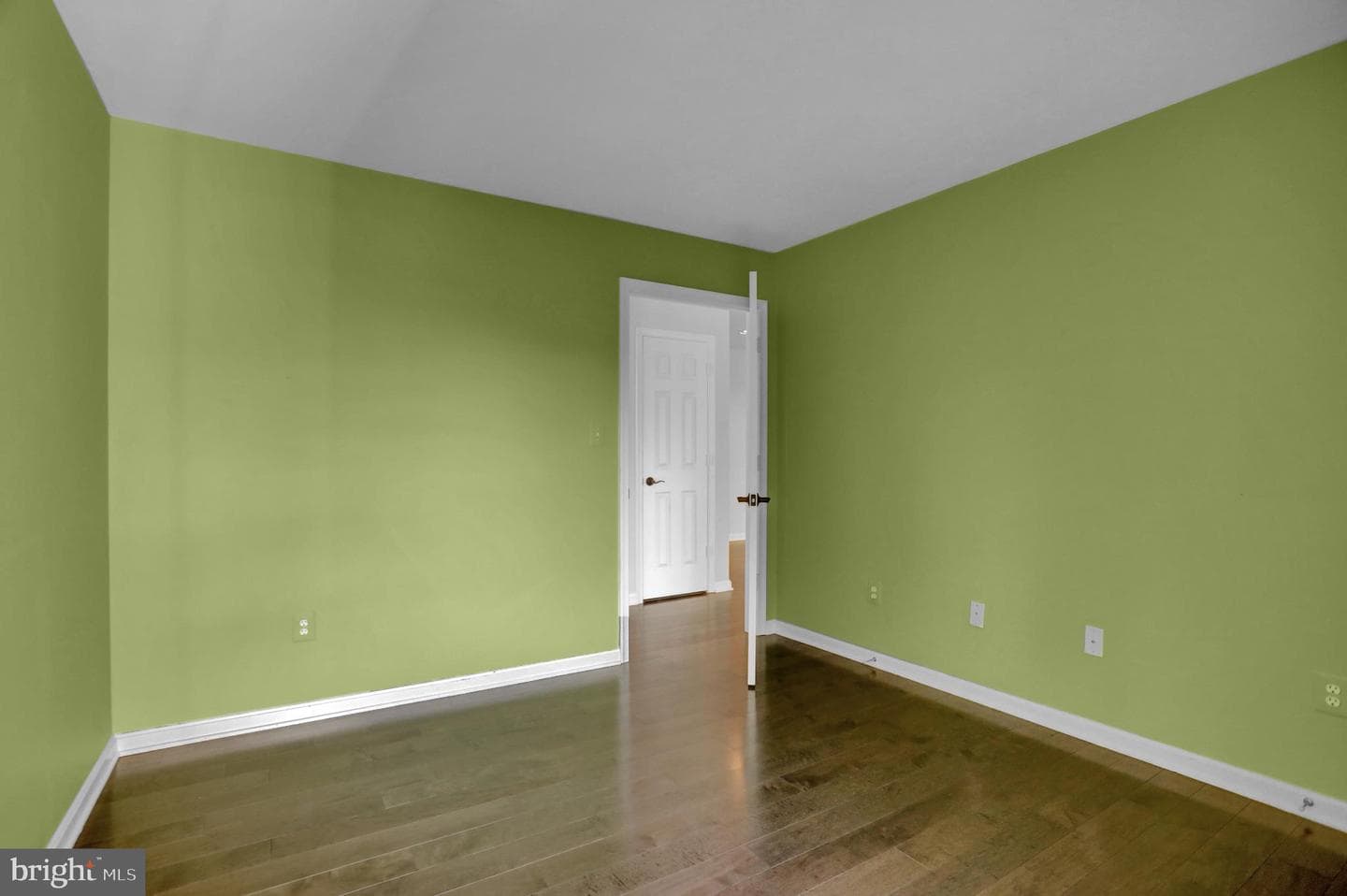 661 Straffan Drive #401 photo 22