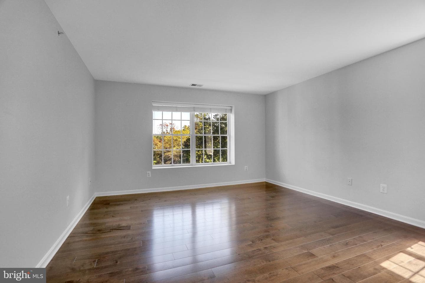 661 Straffan Drive #401 photo 26