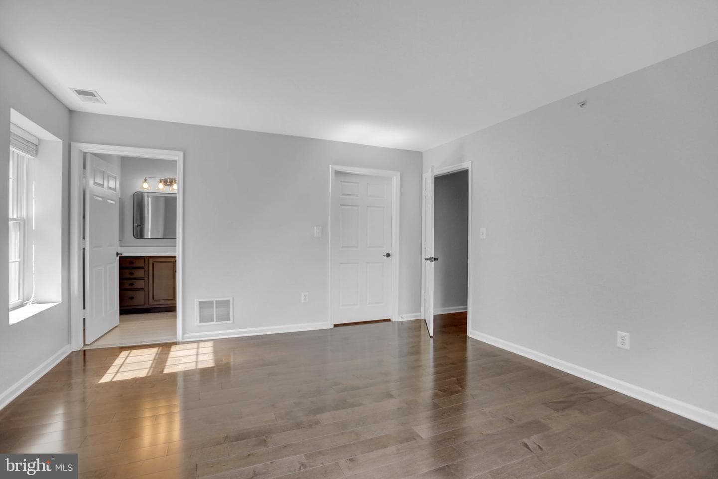 661 Straffan Drive #401 photo 27