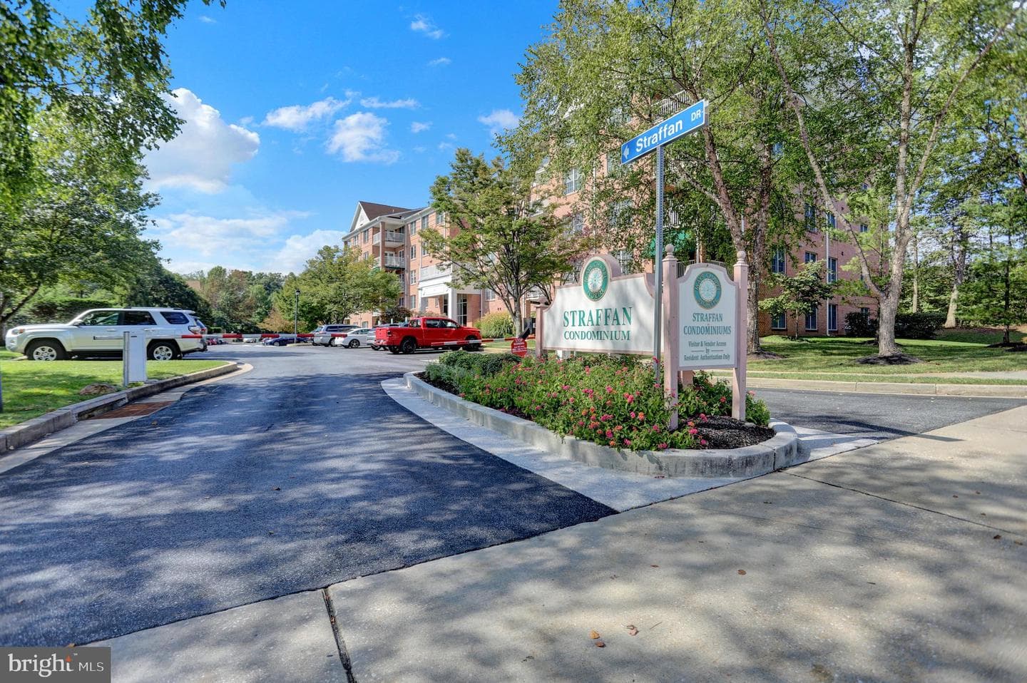 661 Straffan Drive #401 photo 38