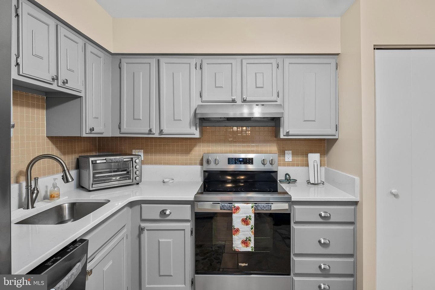 3 Mcgrady Square photo 10