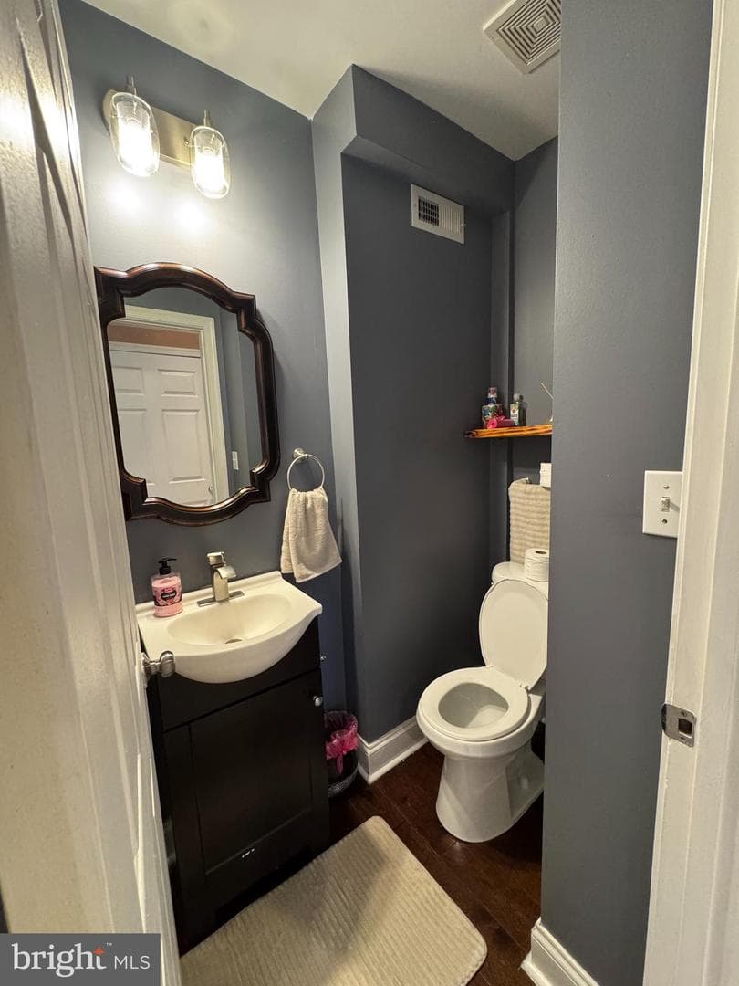 1722 Hall Avenue photo 6