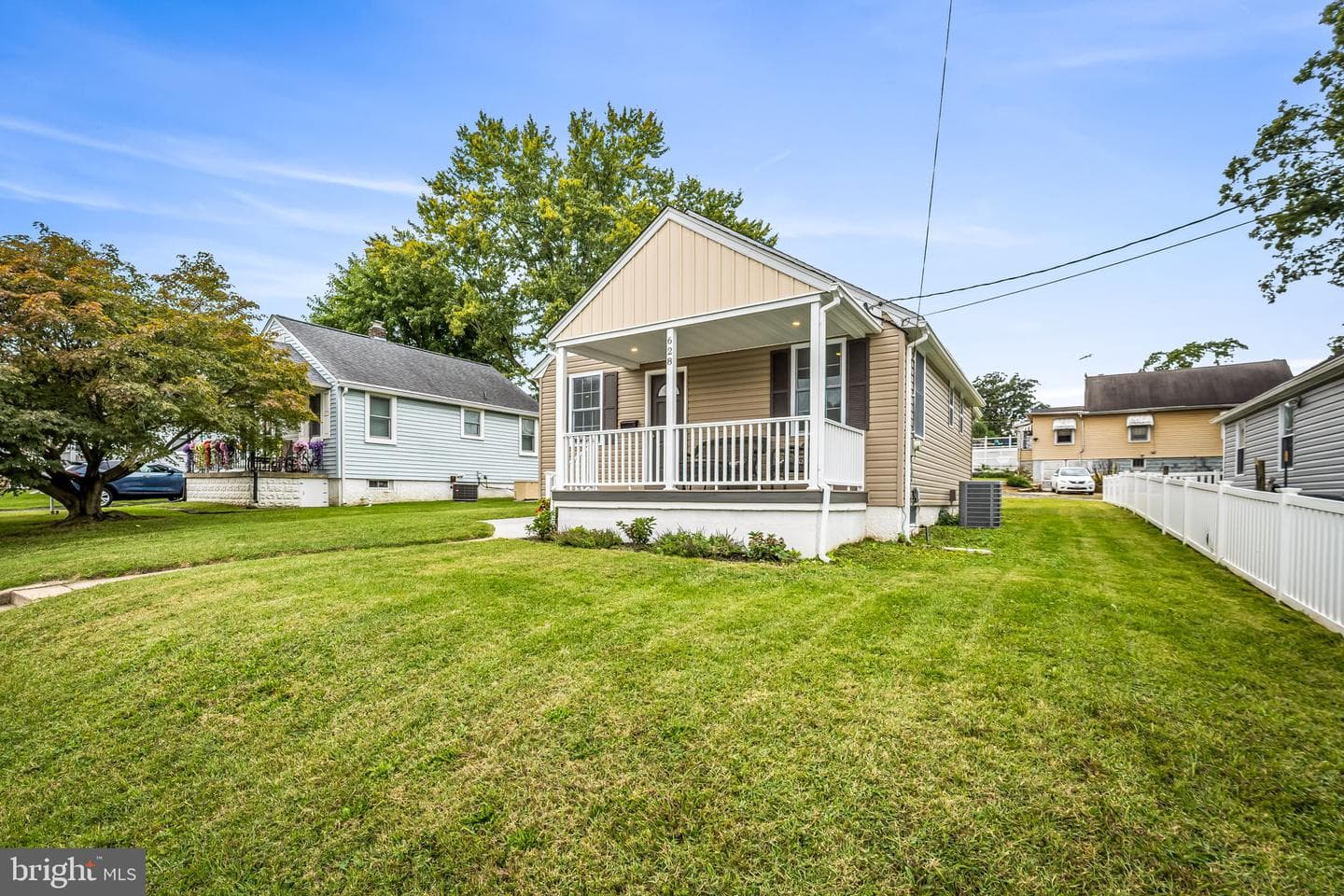 628 N Stuart Street photo 2