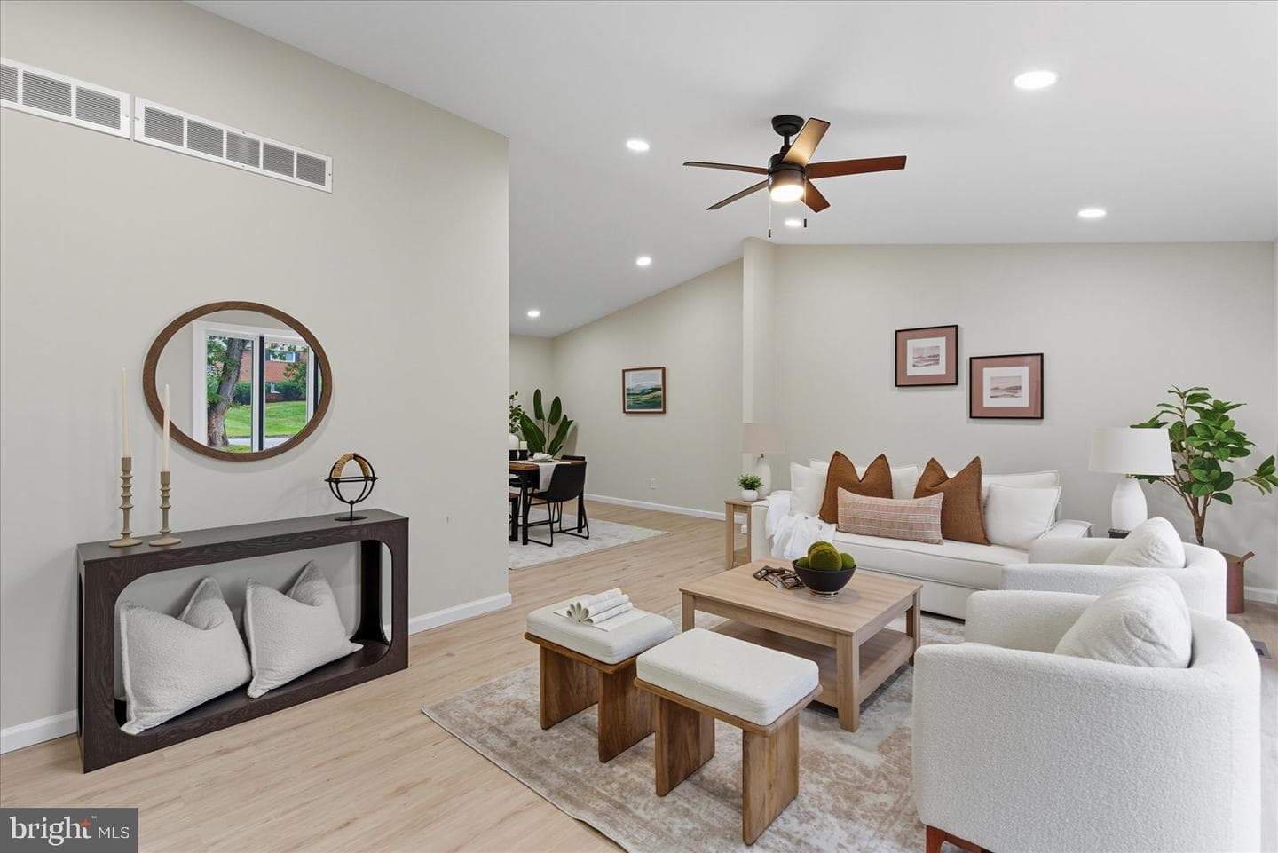 11 Oak Hollow Court
