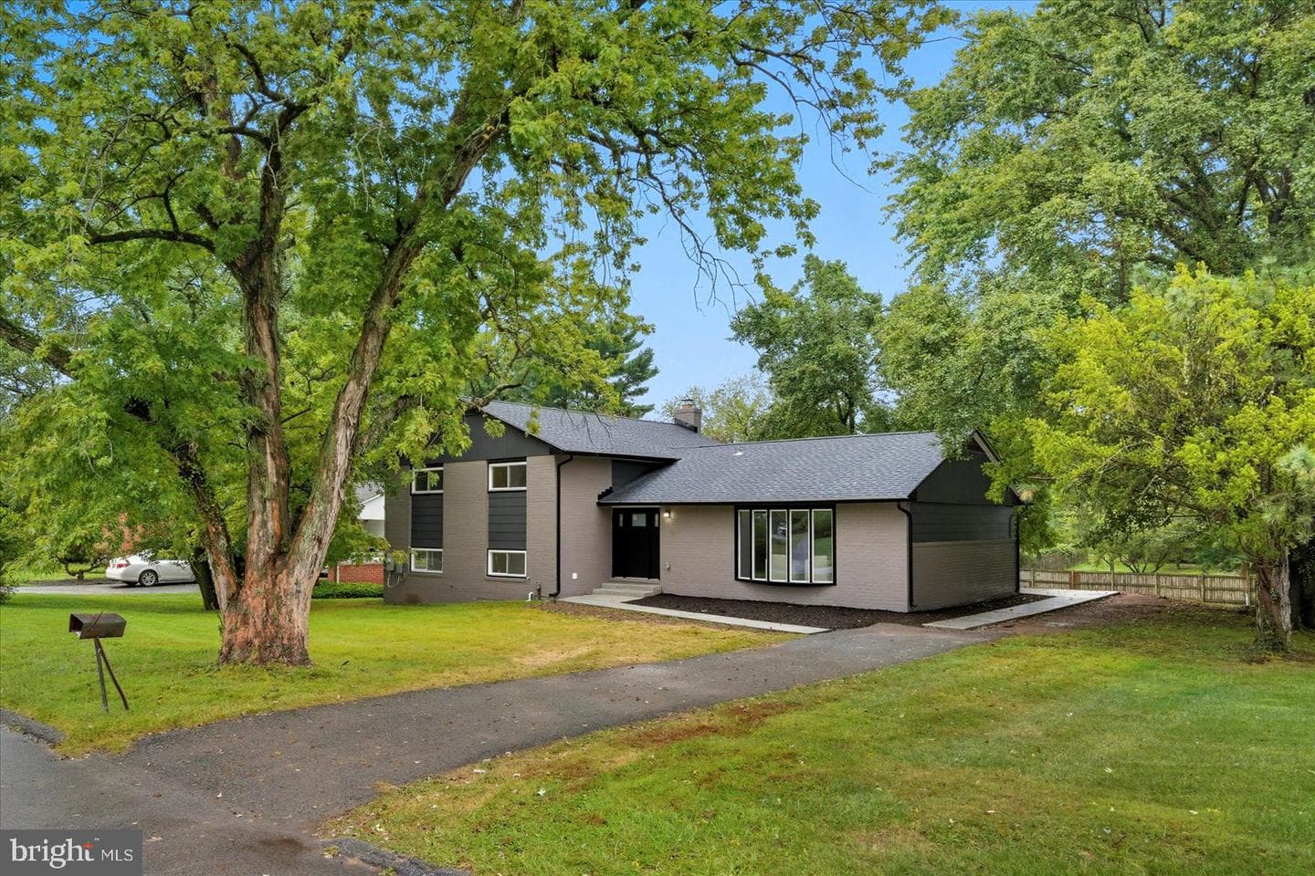 11 Oak Hollow Court photo 3