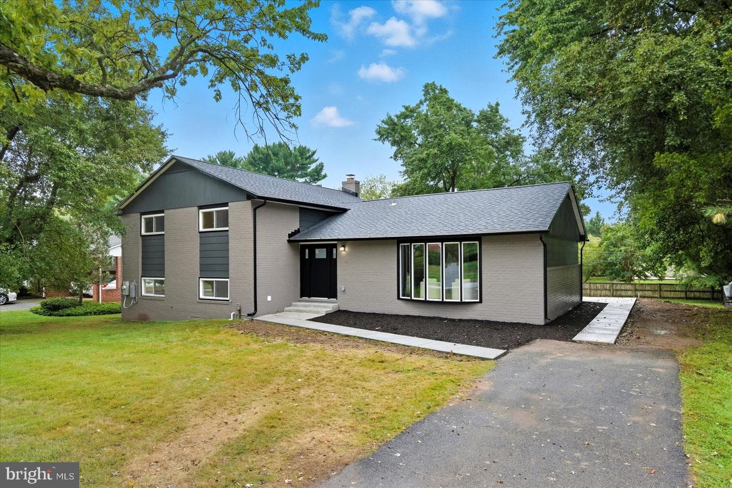 11 Oak Hollow Court photo 4