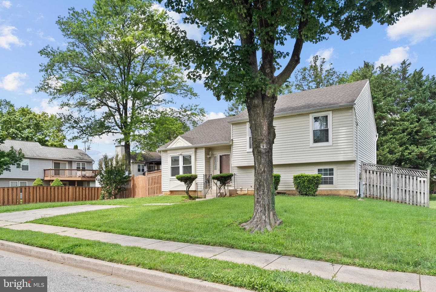 1102 Kent Avenue photo 2