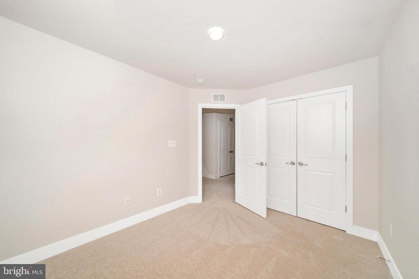 7876 Johnnycake Road photo 15