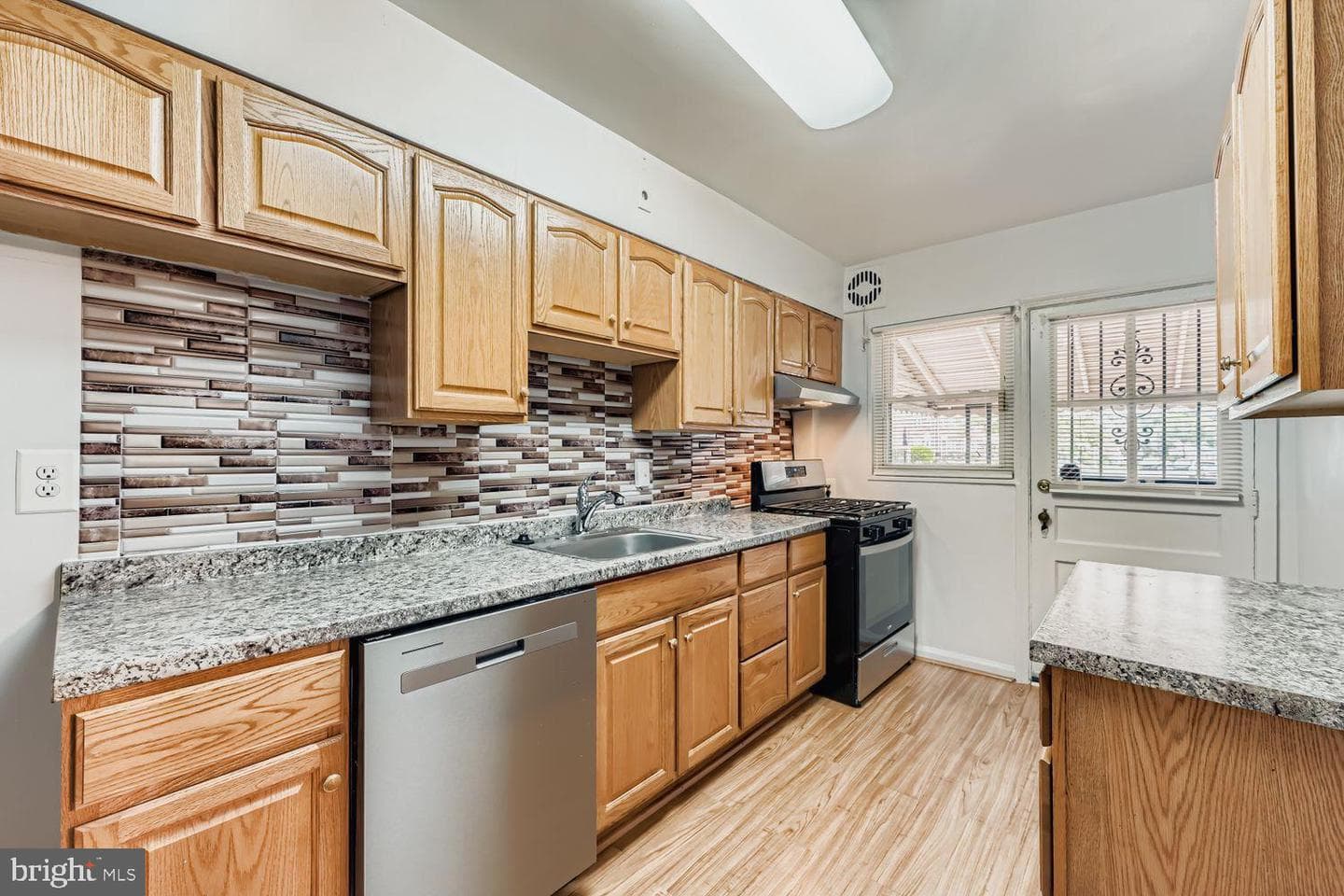 5466 Addington Road photo 11