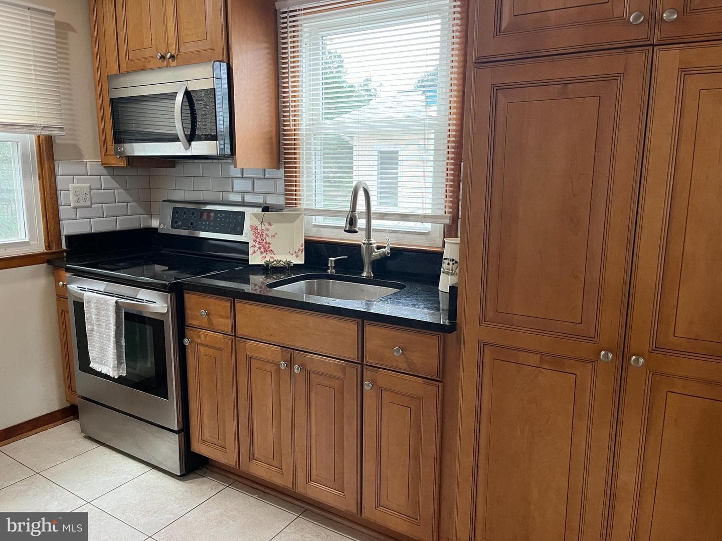 514 Kent Avenue photo 4