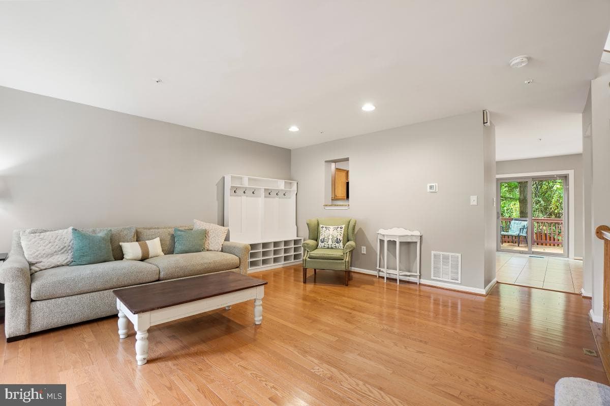 9739 Sherwood Farm Road photo 3