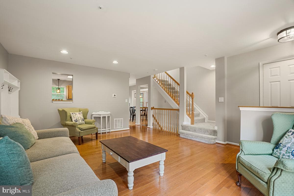 9739 Sherwood Farm Road photo 4
