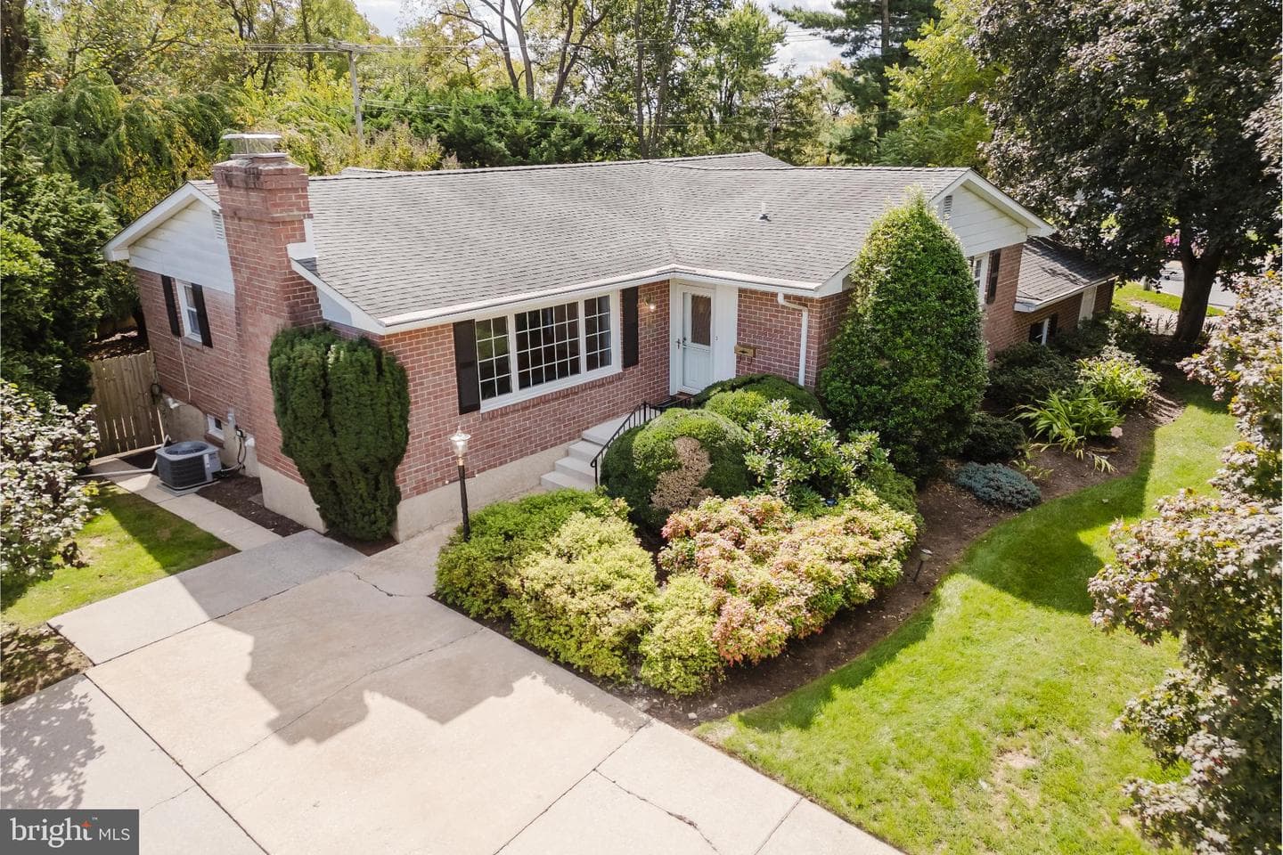 201 Chantrey Road photo 27