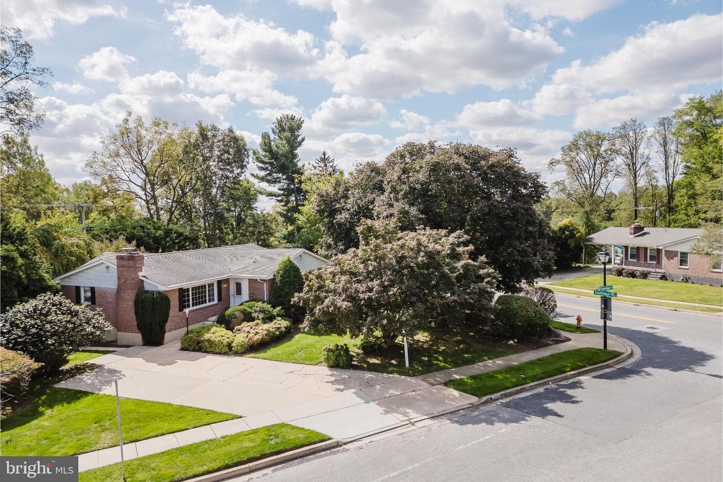 201 Chantrey Road photo 28