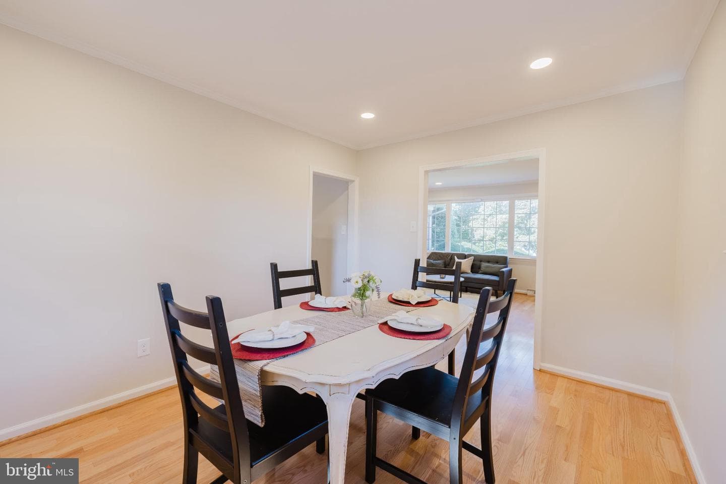 201 Chantrey Road photo 7