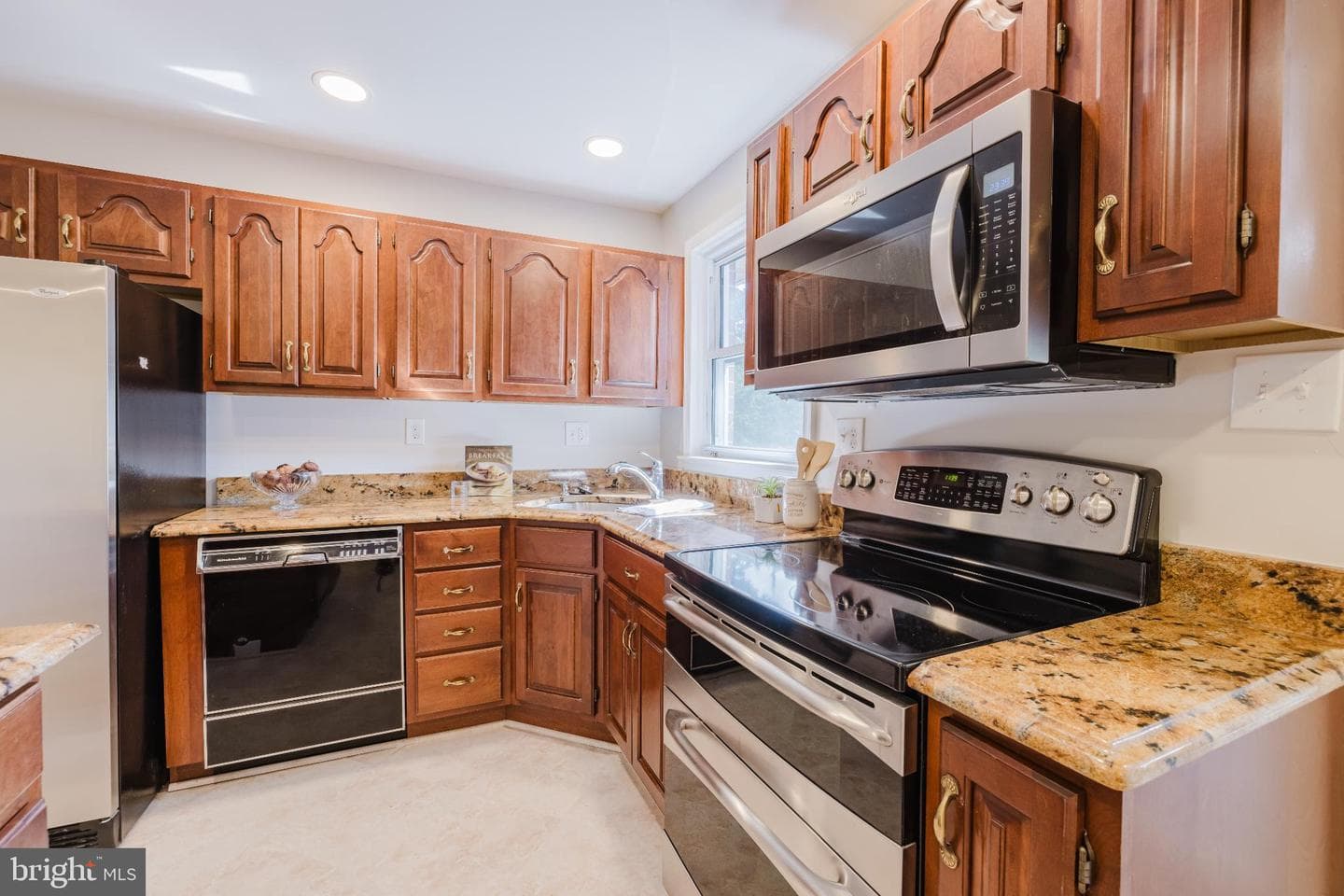 201 Chantrey Road photo 9