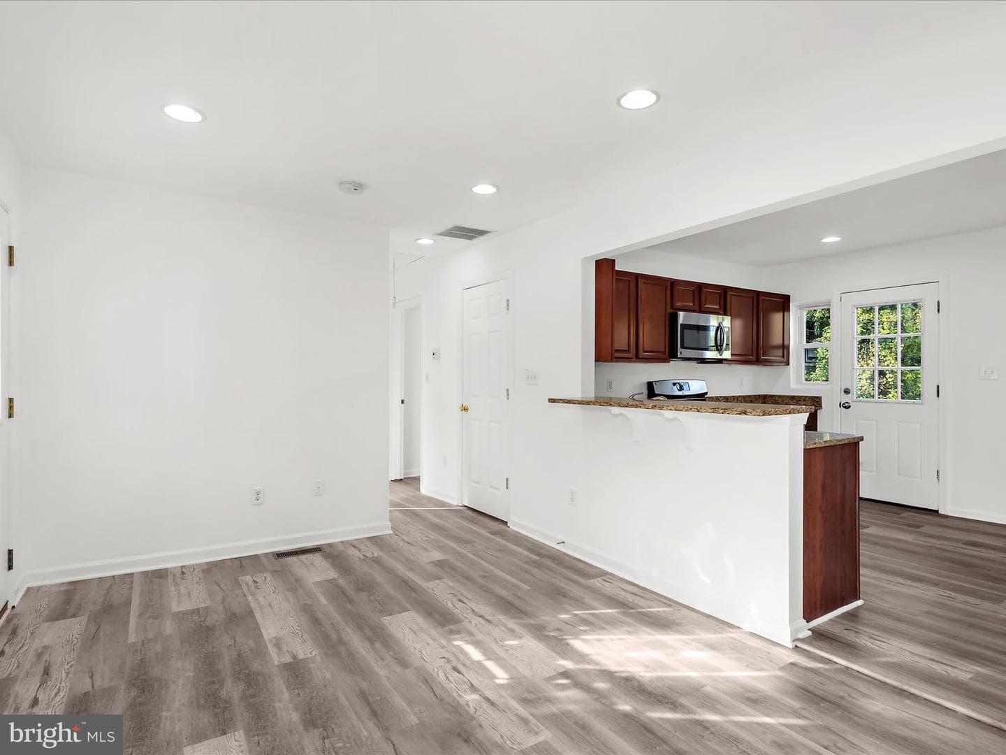 400 Dale Avenue photo 4