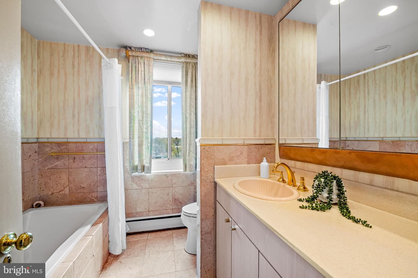 11 Slade Avenue #604 photo 29