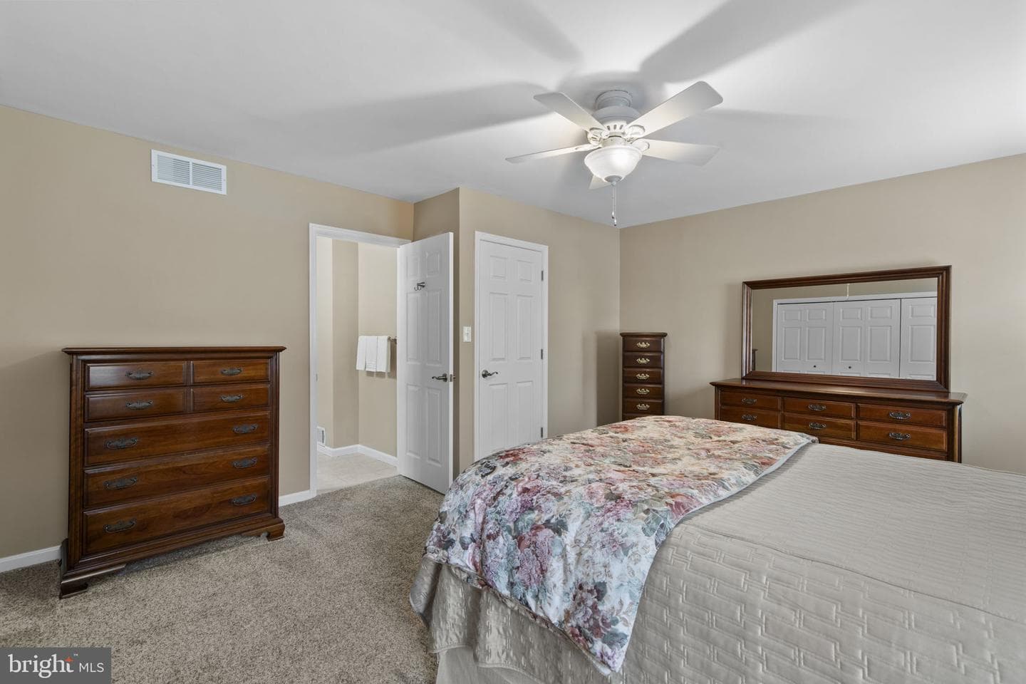 5843 Richardson Mews Square photo 11