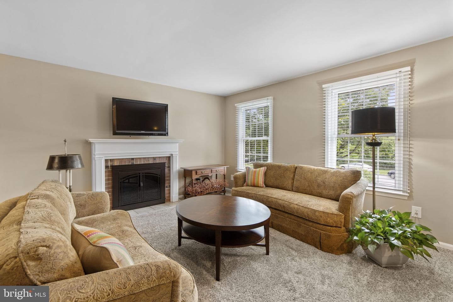 5843 Richardson Mews Square photo 3