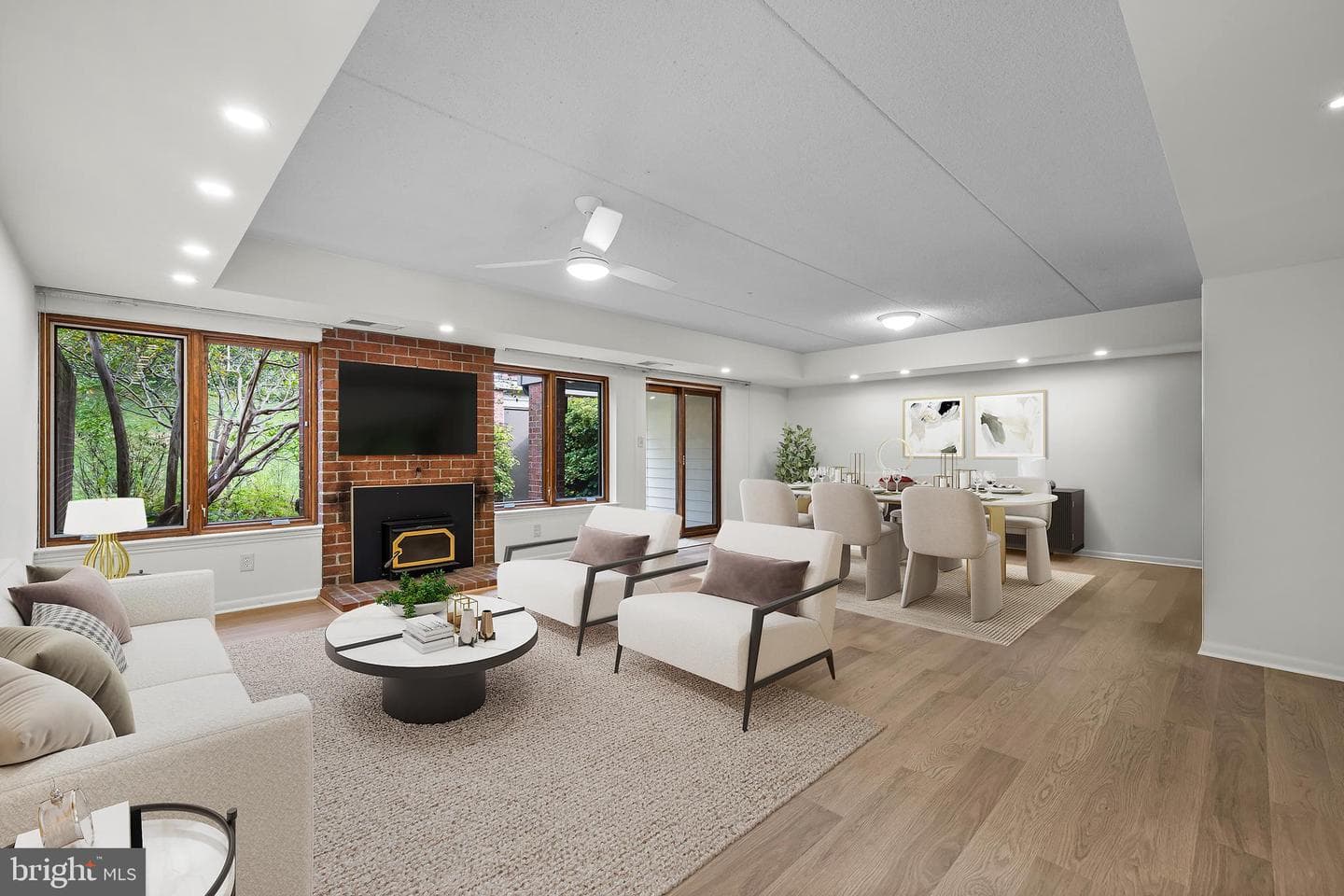 15 Oakridge Court photo 2