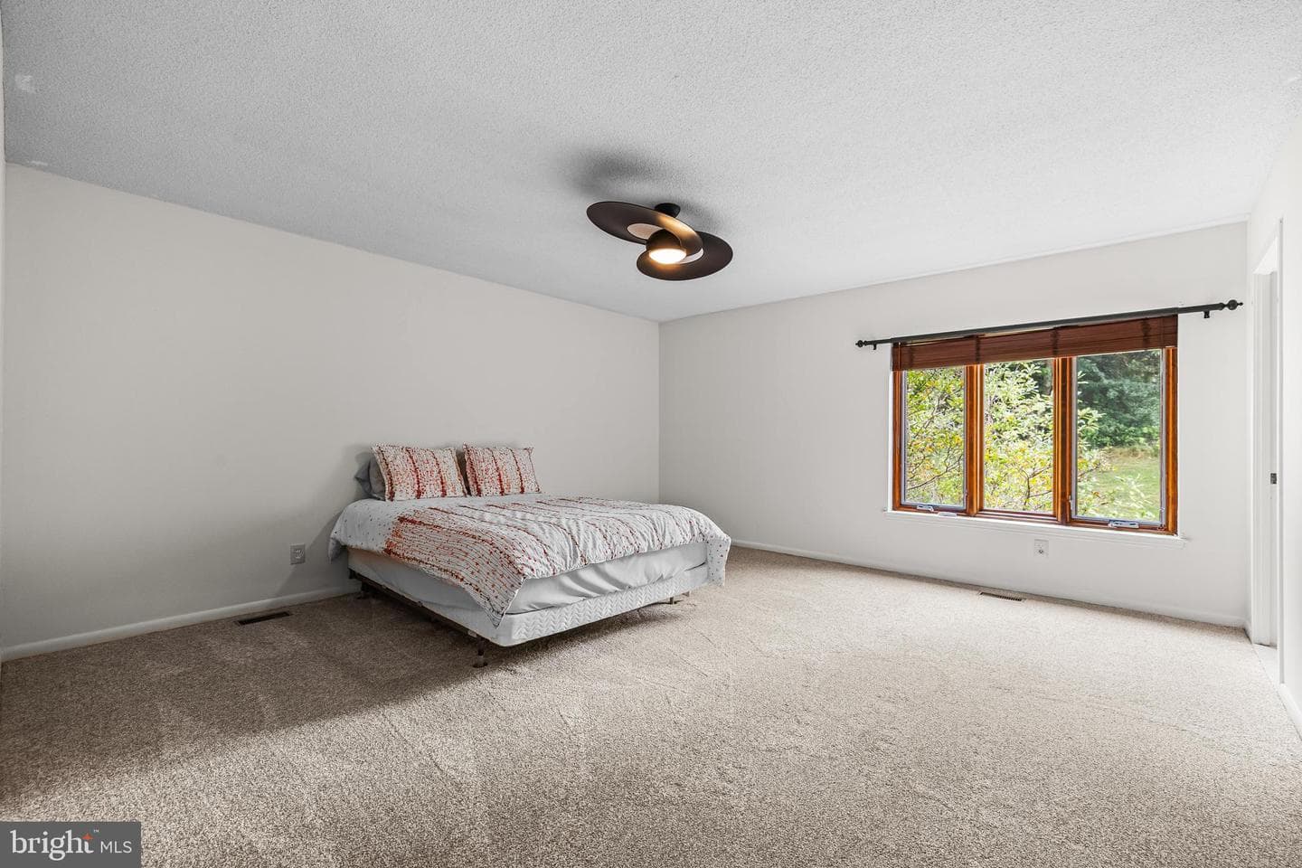15 Oakridge Court photo 32