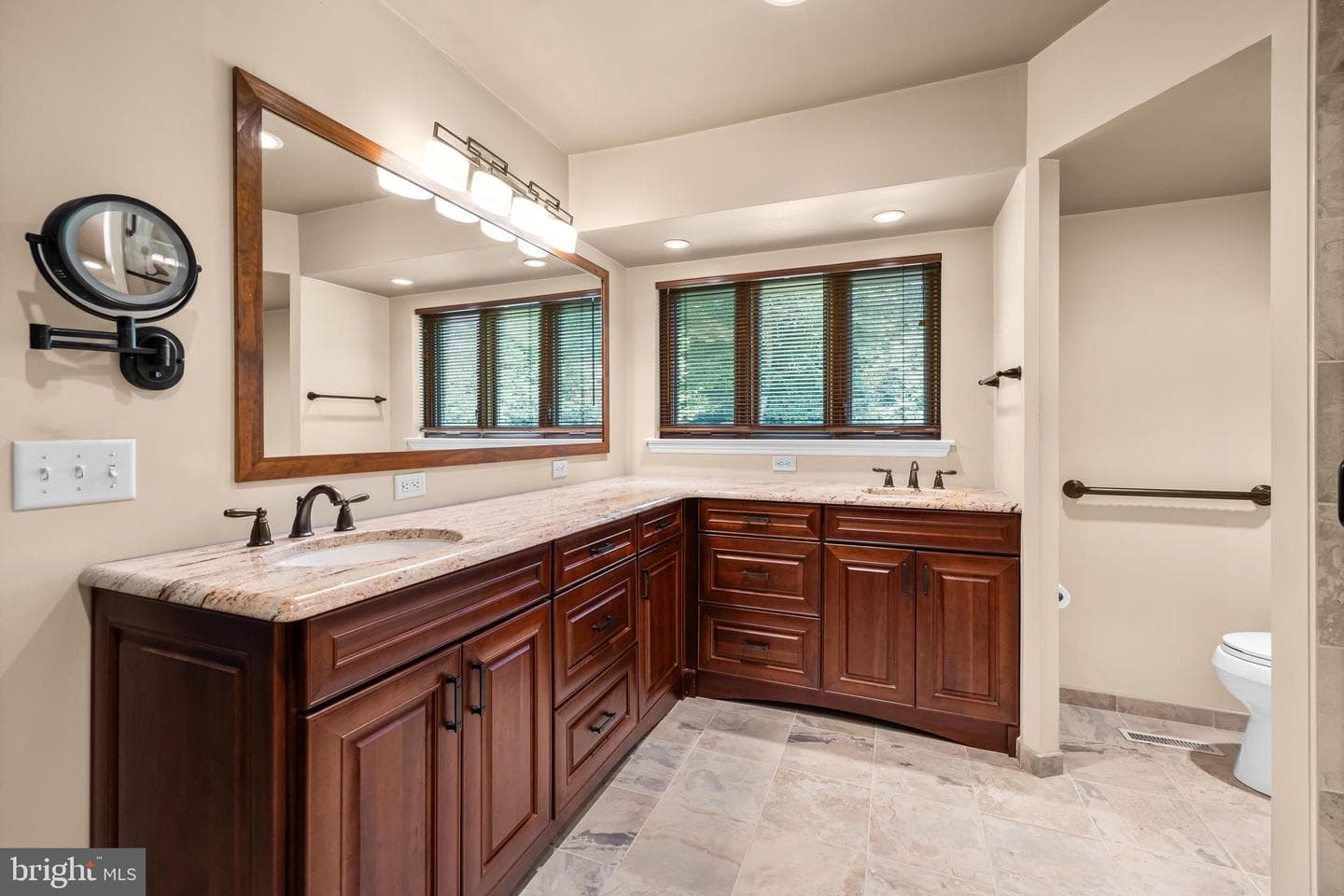 15 Oakridge Court photo 36