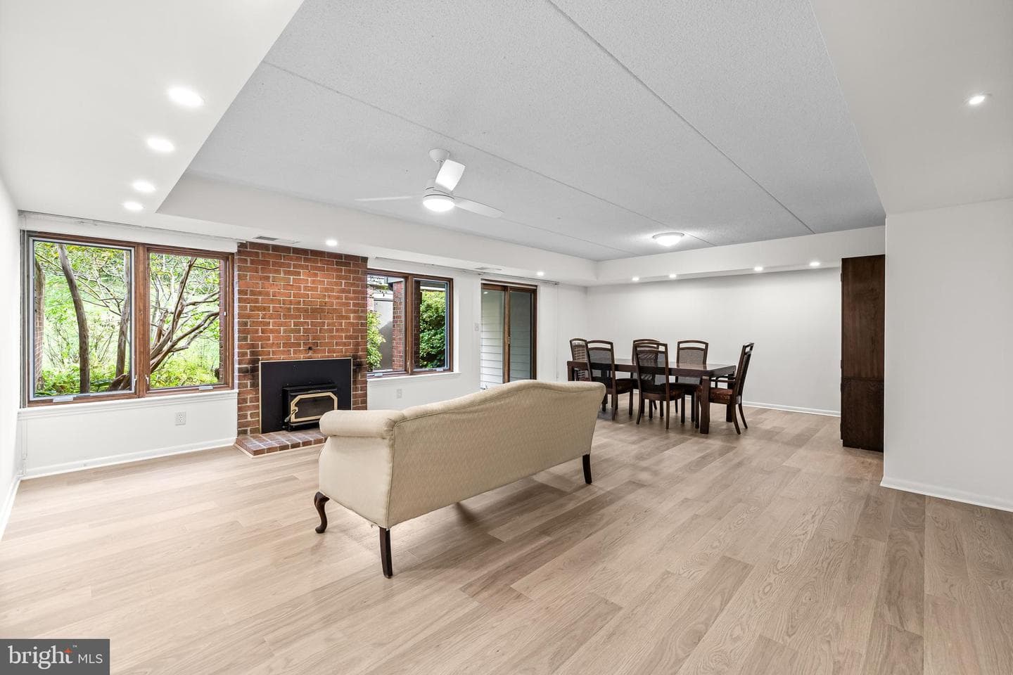 15 Oakridge Court photo 4