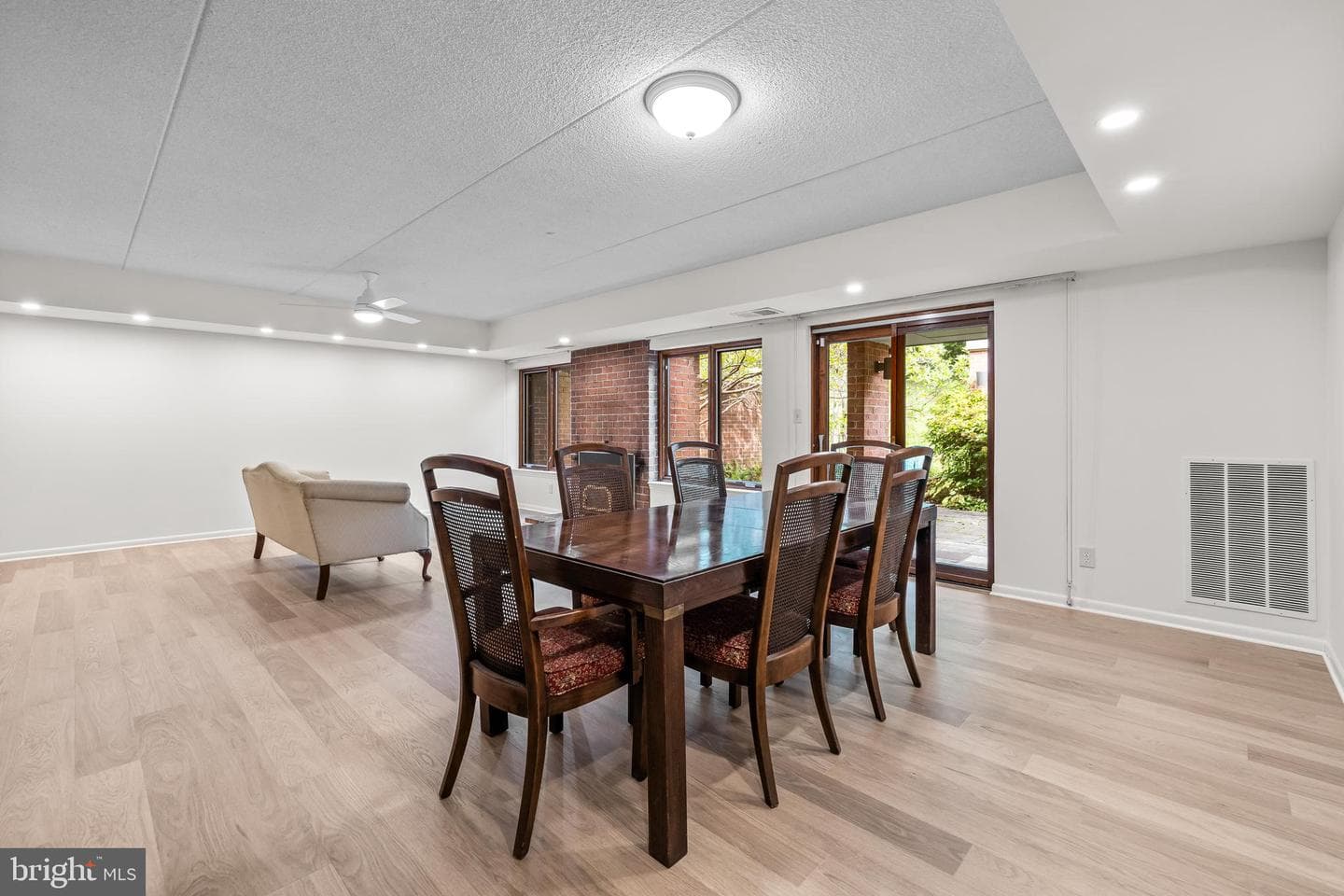 15 Oakridge Court photo 9