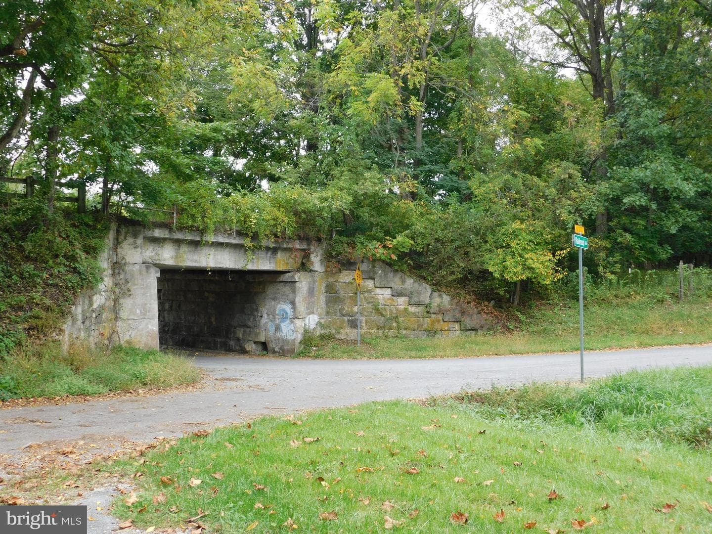 1402 Oakland Road photo 3