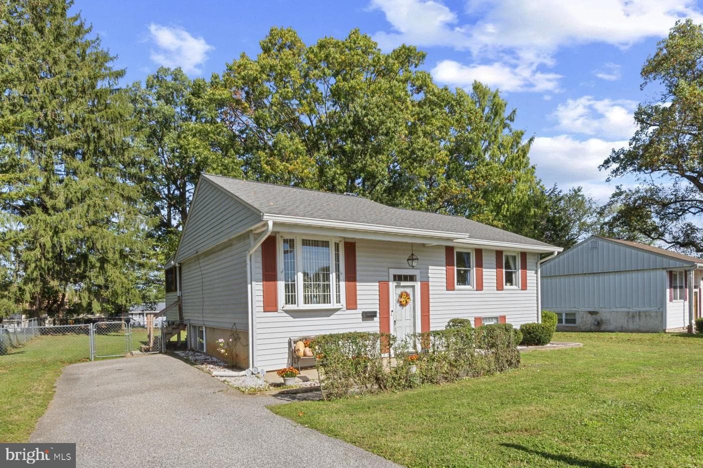312 E Cherry Hill Road photo 2