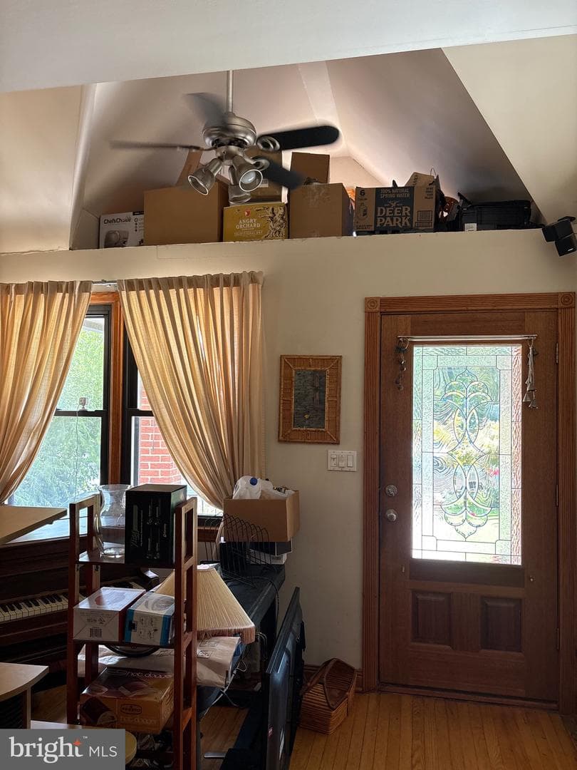 1810 Redwood Avenue photo 4