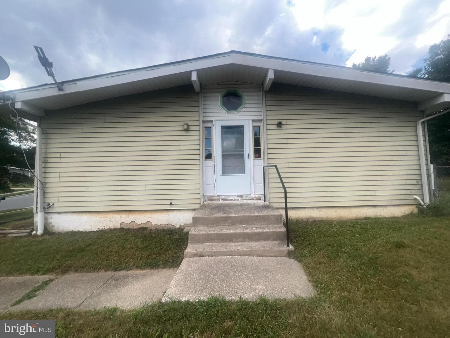 8206 Arrowhead Road photo 2