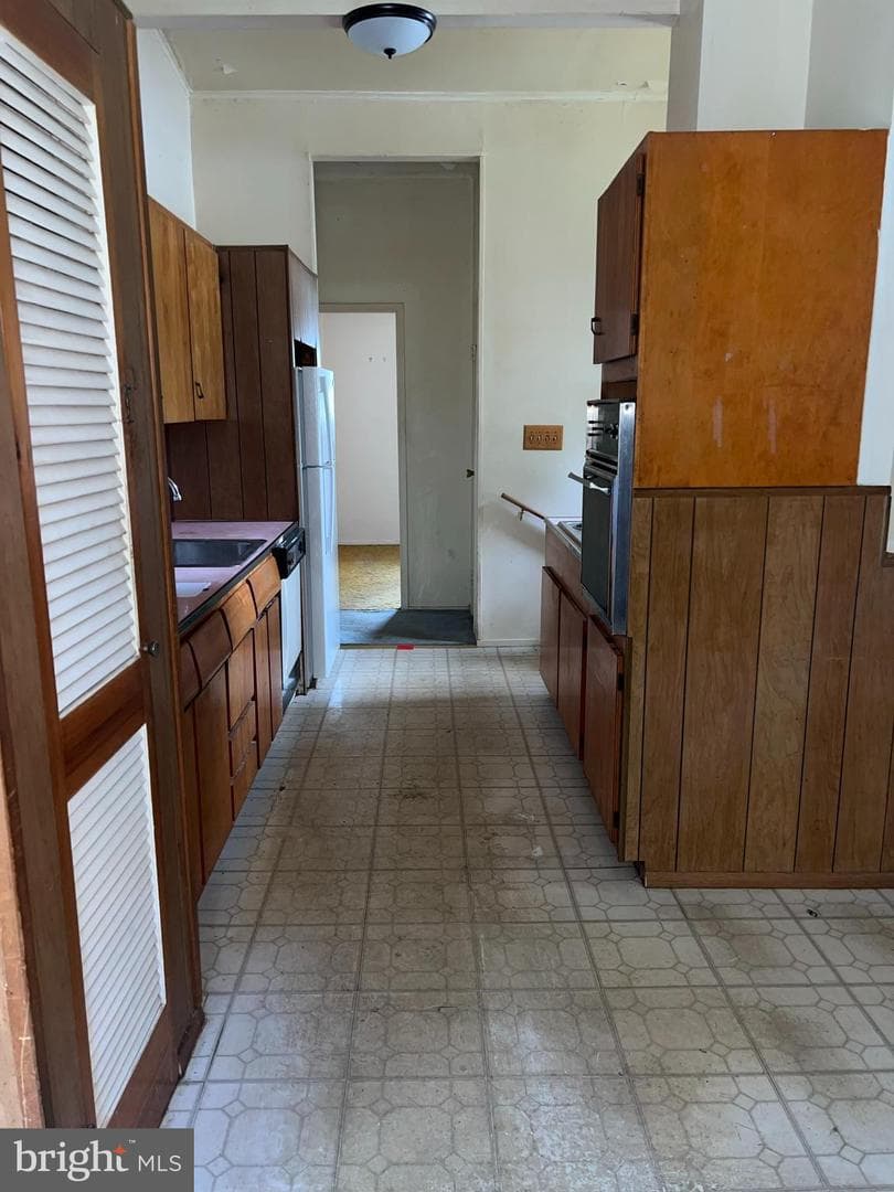 8206 Arrowhead Road photo 6