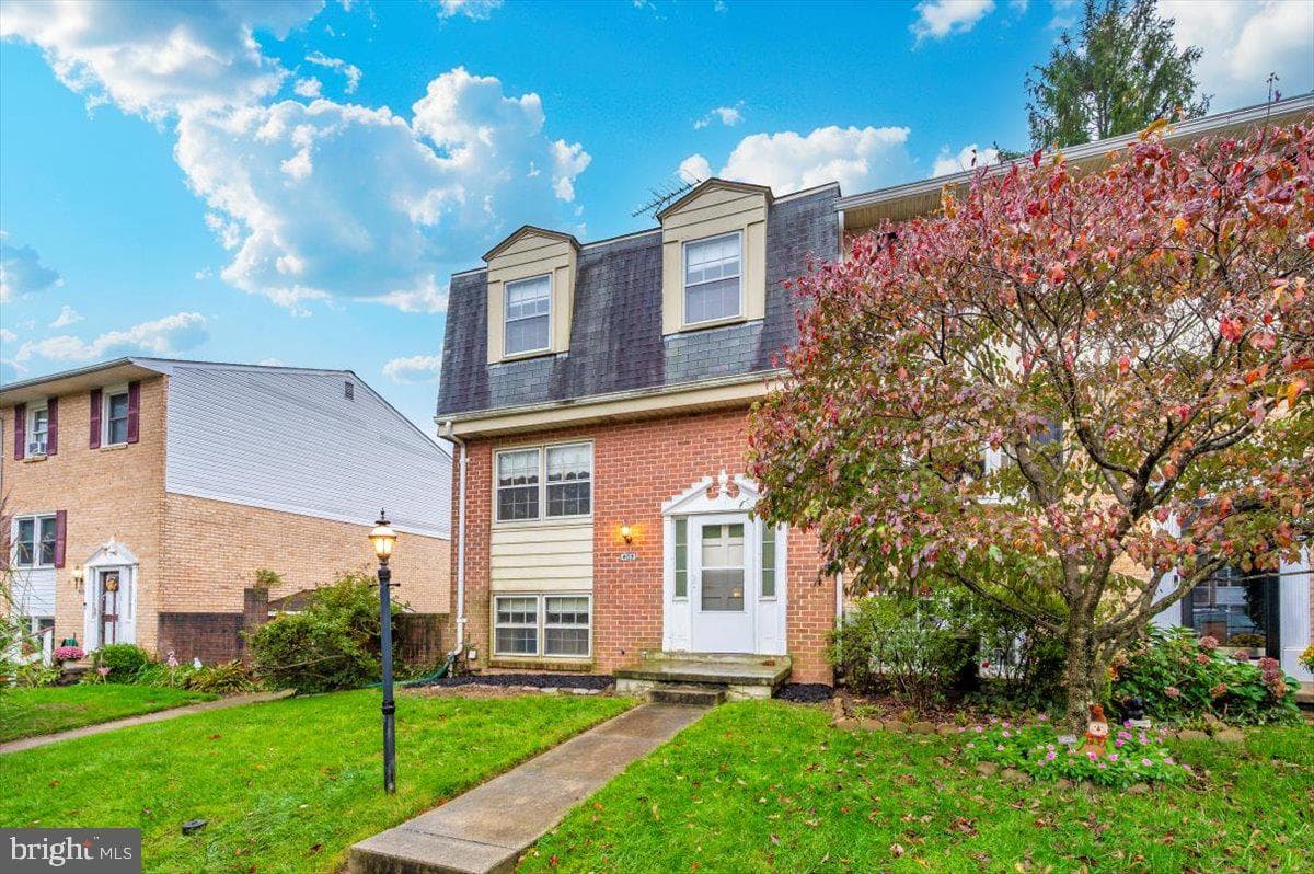 409 Fox View Court photo 1