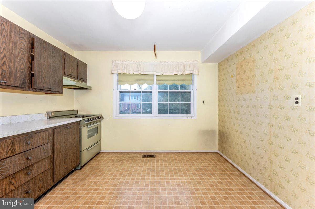 409 Fox View Court photo 11