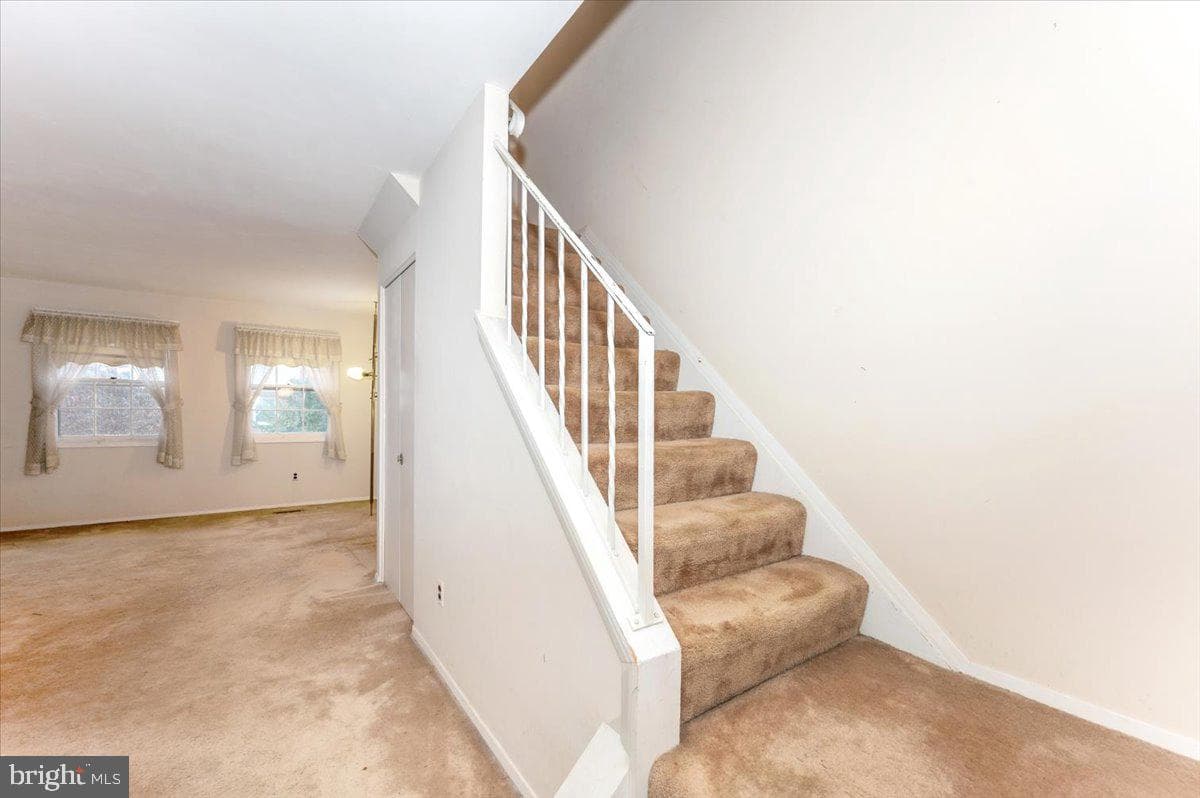 409 Fox View Court photo 12
