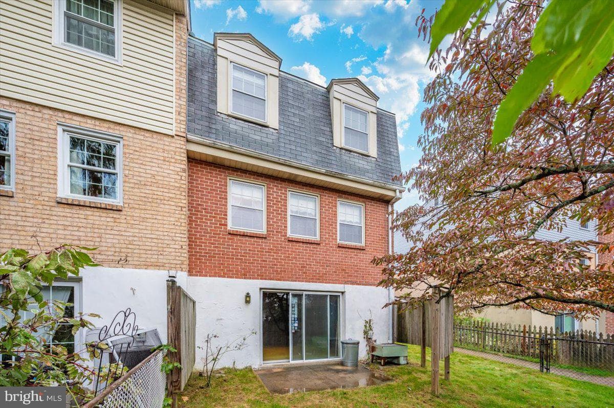 409 Fox View Court photo 33
