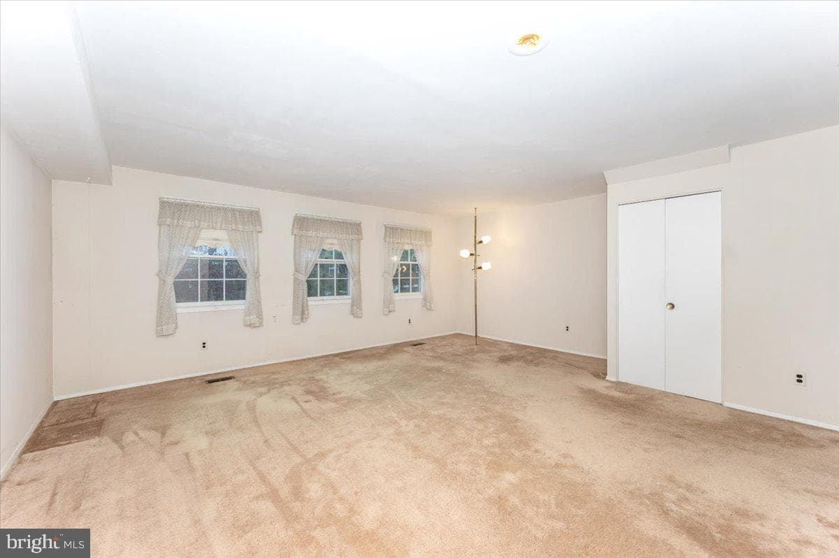 409 Fox View Court photo 4