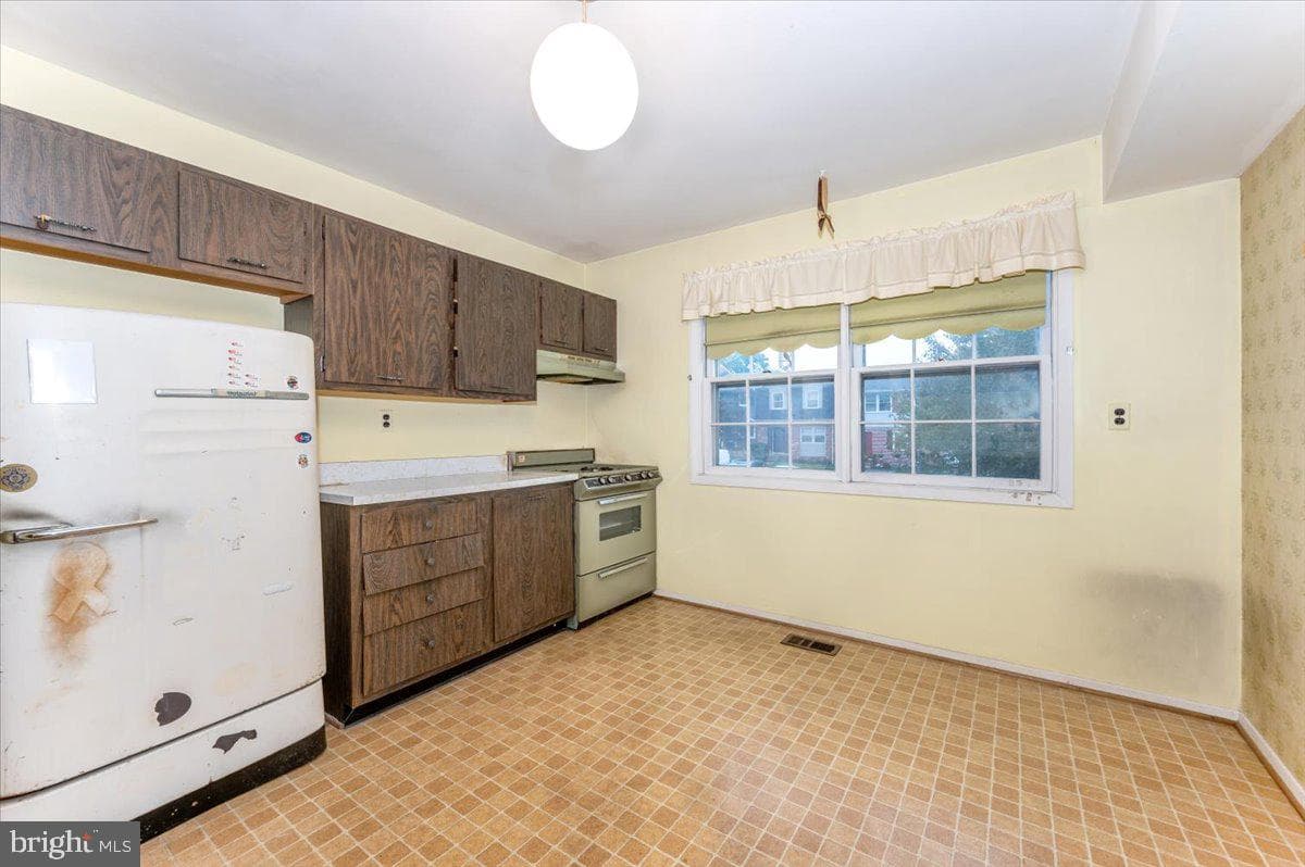 409 Fox View Court photo 7
