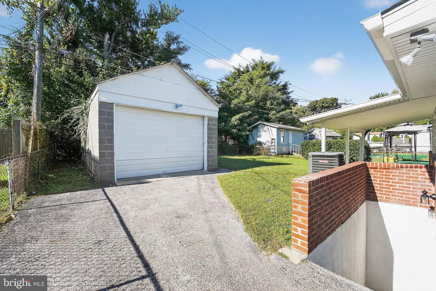 1008 Fuselage Avenue photo 30