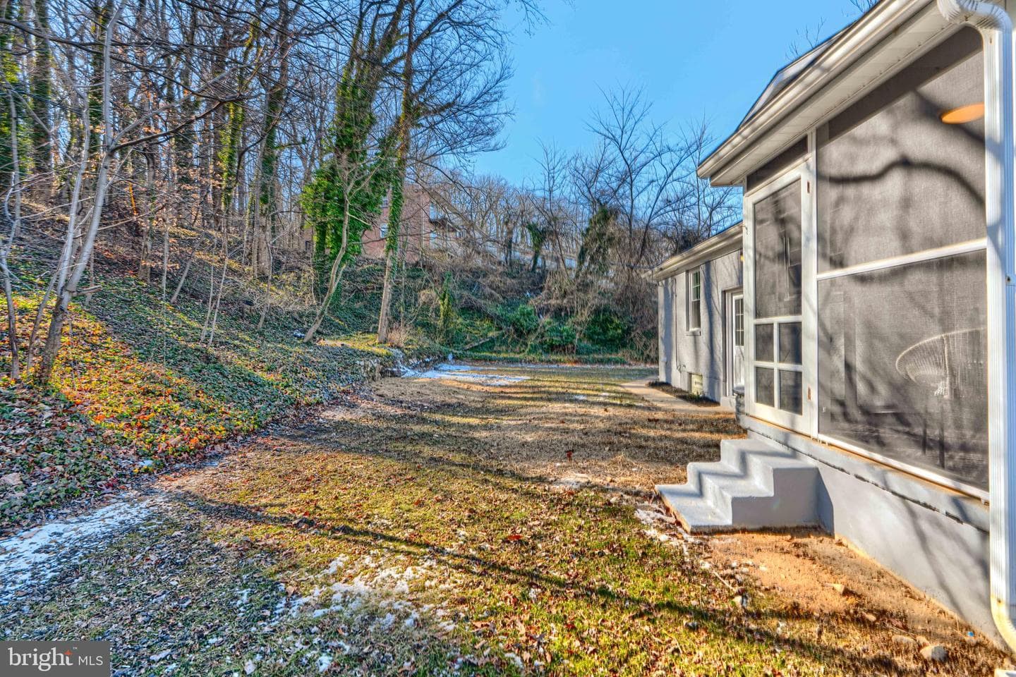 1005 Donington Circle photo 4