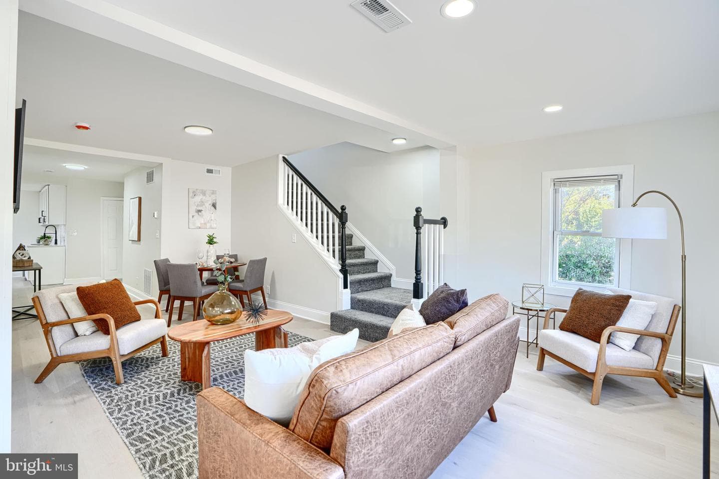 212 N Marlyn Avenue photo 4