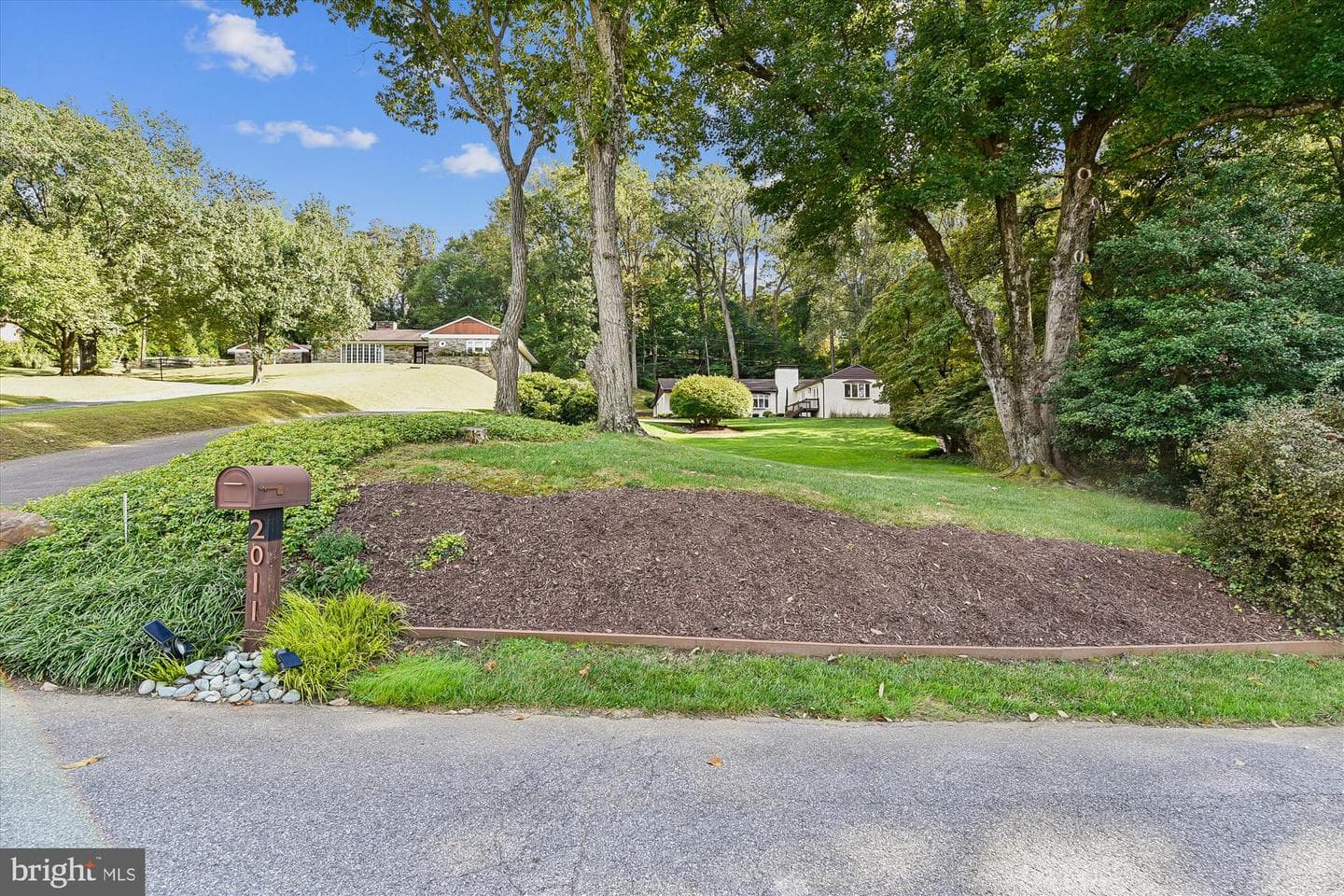 2011 Ruxton Road photo 64