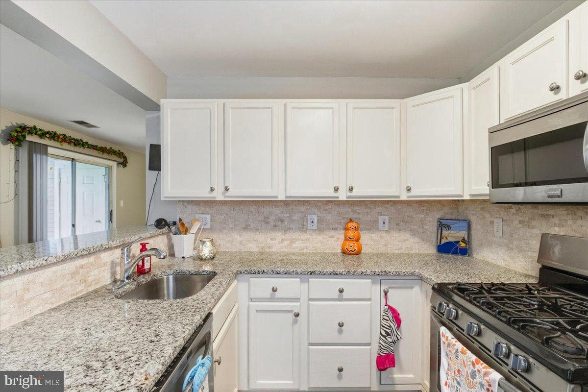 8815 Stone Ridge Circle #202 photo 4